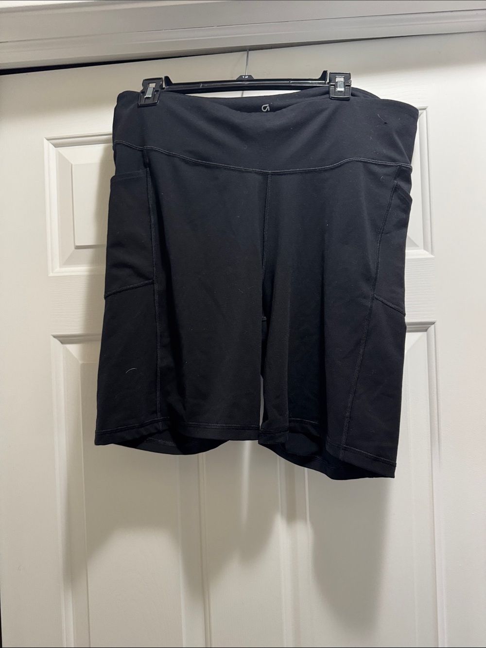 GAP Black High-Waist Bike Shorts with Side Pockets